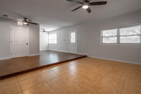 House in Tampa, Florida 3 bedrooms, 165.64 sq.m. № 1905360 - photo 15