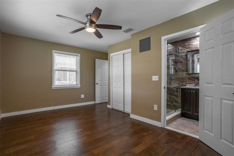 House in Tampa, Florida 3 bedrooms, 165.64 sq.m. № 1905360 - photo 23