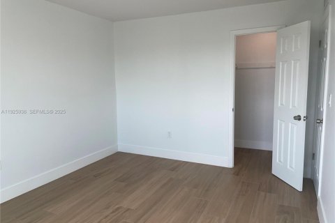 Copropriété à louer à Miami, Floride: 2 chambres, 77.11 m2 № 1984452 - photo 14