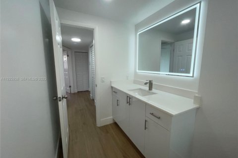 Copropriété à louer à Miami, Floride: 2 chambres, 77.11 m2 № 1984452 - photo 7