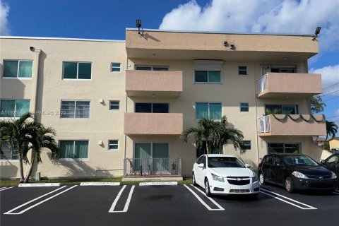 Copropriété à louer à Miami, Floride: 2 chambres, 77.11 m2 № 1984452 - photo 15