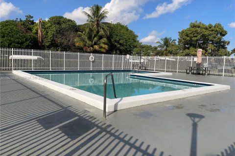 Copropriété à louer à Miami, Floride: 2 chambres, 77.11 m2 № 1984452 - photo 18