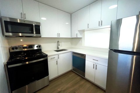 Copropriété à louer à Miami, Floride: 2 chambres, 77.11 m2 № 1984452 - photo 3