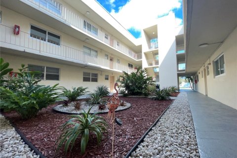 Copropriété à louer à Miami, Floride: 2 chambres, 77.11 m2 № 1984452 - photo 5