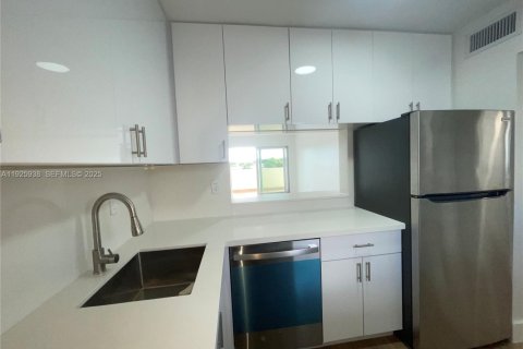 Copropriété à louer à Miami, Floride: 2 chambres, 77.11 m2 № 1984452 - photo 11