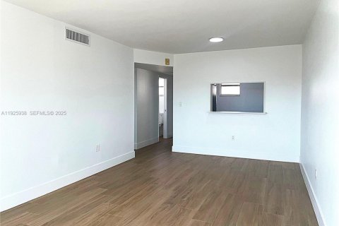 Copropriété à louer à Miami, Floride: 2 chambres, 77.11 m2 № 1984452 - photo 10