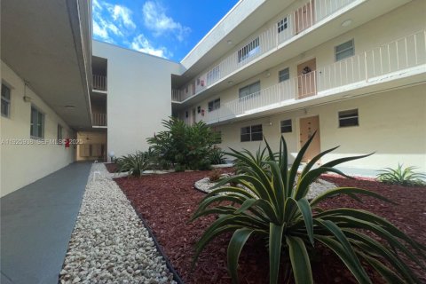 Copropriété à louer à Miami, Floride: 2 chambres, 77.11 m2 № 1984452 - photo 17