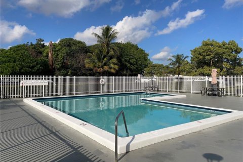 Copropriété à louer à Miami, Floride: 2 chambres, 77.11 m2 № 1984452 - photo 4