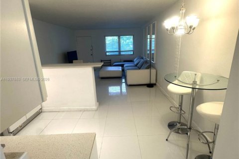 Copropriété à louer à Bay Harbor Islands, Floride: 1 chambre, 75.25 m2 № 1995627 - photo 7