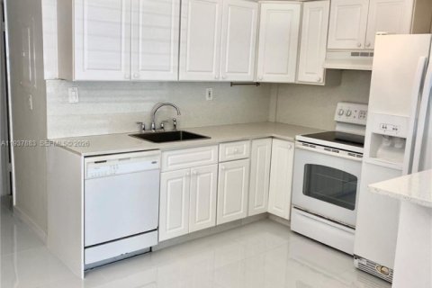 Copropriété à louer à Bay Harbor Islands, Floride: 1 chambre, 75.25 m2 № 1995627 - photo 4