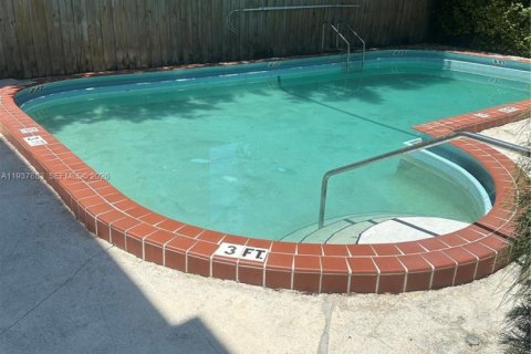 Copropriété à louer à Bay Harbor Islands, Floride: 1 chambre, 75.25 m2 № 1995627 - photo 11