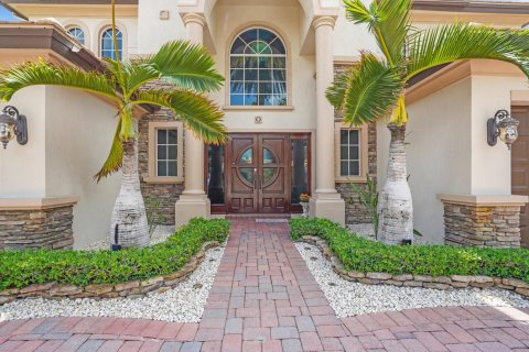Villa ou maison à vendre à West Palm Beach, Floride: 5 chambres, 437.38 m2 № 2077663 - photo 2