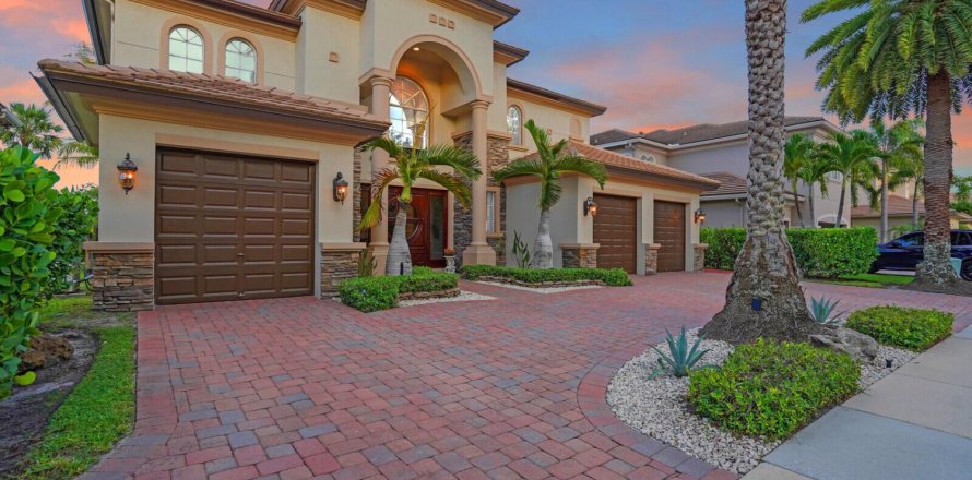 Villa ou maison à West Palm Beach, Floride 5 chambres, 437.38 m2 № 2077663