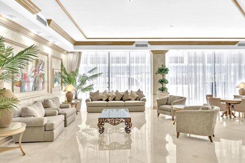 Condo in Surfside, Florida, 2 bedrooms  № 2041318 - photo 17