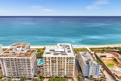 Condo in Surfside, Florida, 2 bedrooms  № 2041318 - photo 8