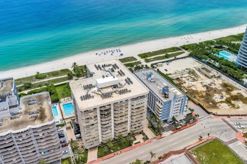 Condo in Surfside, Florida, 2 bedrooms  № 2041318 - photo 6