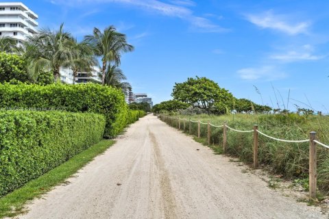 Condo in Surfside, Florida, 2 bedrooms  № 2041318 - photo 2