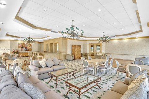 Condo in Surfside, Florida, 2 bedrooms  № 2041318 - photo 15