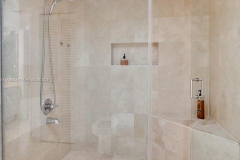 Condo in Surfside, Florida, 2 bedrooms  № 2041318 - photo 26