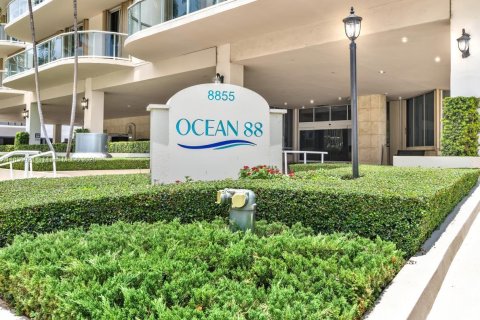 Condo in Surfside, Florida, 2 bedrooms  № 2041318 - photo 20