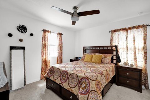 House in Davenport, Florida 4 bedrooms, 215.16 sq.m. № 1732375 - photo 14