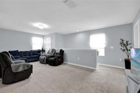 House in Davenport, Florida 4 bedrooms, 215.16 sq.m. № 1732375 - photo 2