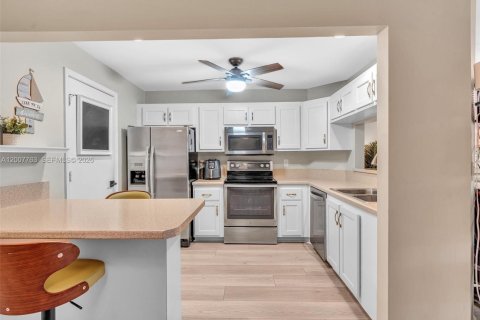 Townhouse in Deerfield Beach, Florida 2 bedrooms, 125.33 sq.m. № 2075912 - photo 14
