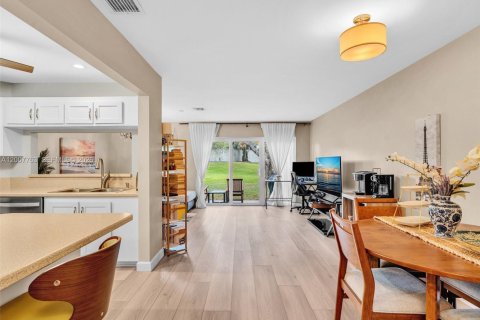 Townhouse in Deerfield Beach, Florida 2 bedrooms, 125.33 sq.m. № 2075912 - photo 9