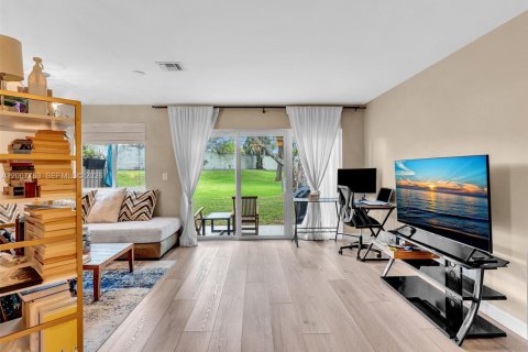 Townhouse in Deerfield Beach, Florida 2 bedrooms, 125.33 sq.m. № 2075912 - photo 22