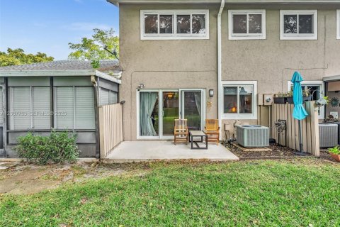 Townhouse in Deerfield Beach, Florida 2 bedrooms, 125.33 sq.m. № 2075912 - photo 29