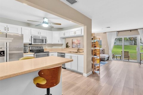 Townhouse in Deerfield Beach, Florida 2 bedrooms, 125.33 sq.m. № 2075912 - photo 12
