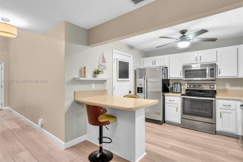 Townhouse in Deerfield Beach, Florida 2 bedrooms, 125.33 sq.m. № 2075912 - photo 13