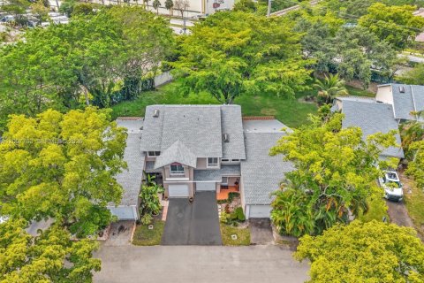 Townhouse in Deerfield Beach, Florida 2 bedrooms, 125.33 sq.m. № 2075912 - photo 3