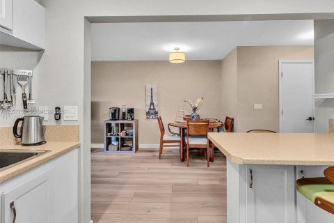 Townhouse in Deerfield Beach, Florida 2 bedrooms, 125.33 sq.m. № 2075912 - photo 18