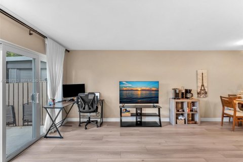 Townhouse in Deerfield Beach, Florida 2 bedrooms, 125.33 sq.m. № 2075912 - photo 25