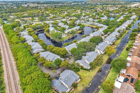 Townhouse in Deerfield Beach, Florida 2 bedrooms, 125.33 sq.m. № 2075912 - photo 2