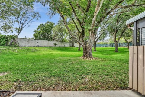 Townhouse in Deerfield Beach, Florida 2 bedrooms, 125.33 sq.m. № 2075912 - photo 28