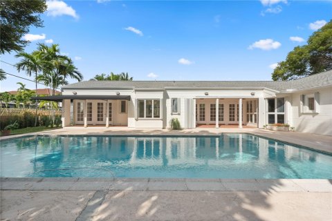 House in Miami, Florida 4 bedrooms, 248.42 sq.m. № 2087074 - photo 6