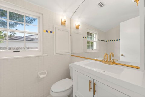 House in Miami, Florida 4 bedrooms, 248.42 sq.m. № 2087074 - photo 18