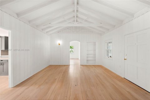 House in Miami, Florida 4 bedrooms, 248.42 sq.m. № 2087074 - photo 9