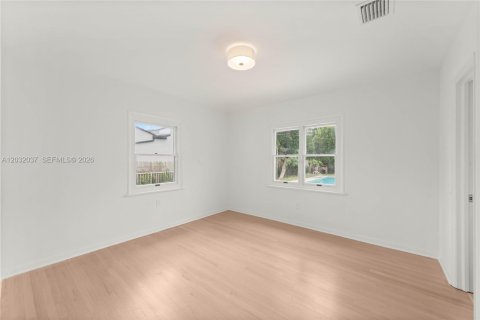 House in Miami, Florida 4 bedrooms, 248.42 sq.m. № 2087074 - photo 19
