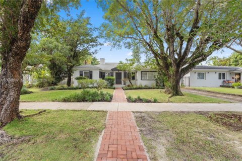 House in Miami, Florida 4 bedrooms, 248.42 sq.m. № 2087074