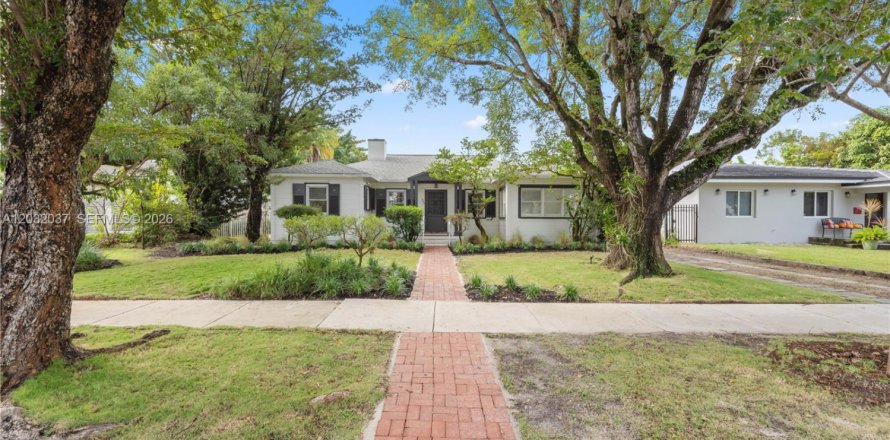 House in Miami, Florida 4 bedrooms, 248.42 sq.m. № 2087074