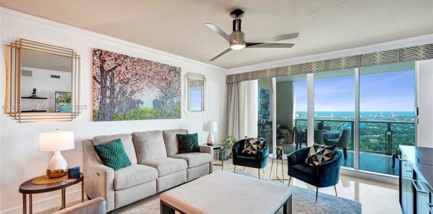 Кондоминиум с 2 спальнями в Форт-Лодердейл, Флорида № 1965595