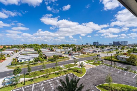Appartement à louer à Sweetwater, Floride: 274 chambres, 22864.55 m2 № 2076202 - photo 22