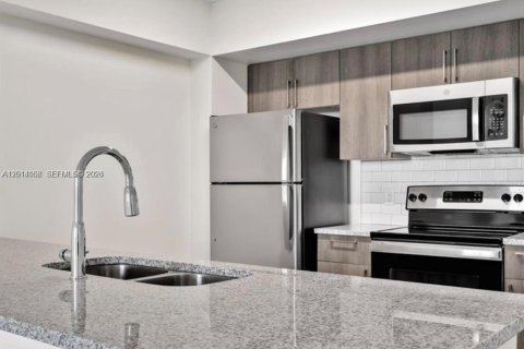 Appartement à louer à Sweetwater, Floride: 274 chambres, 22864.55 m2 № 2076202 - photo 13