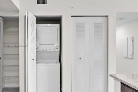 Appartement à louer à Sweetwater, Floride: 274 chambres, 22864.55 m2 № 2076202 - photo 12