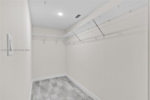 Appartement à louer à Sweetwater, Floride: 274 chambres, 22864.55 m2 № 2076202 - photo 21