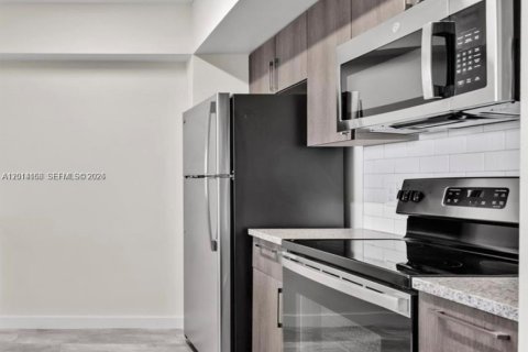Appartement à louer à Sweetwater, Floride: 274 chambres, 22864.55 m2 № 2076202 - photo 14