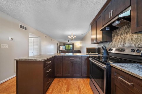 Condo in Bradenton, Florida, 2 bedrooms  № 1647682 - photo 13